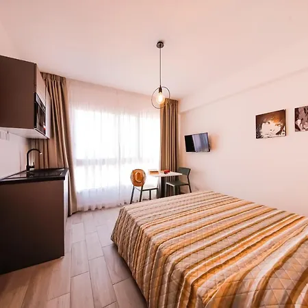 Erre 19 Апартаменти Чефалу